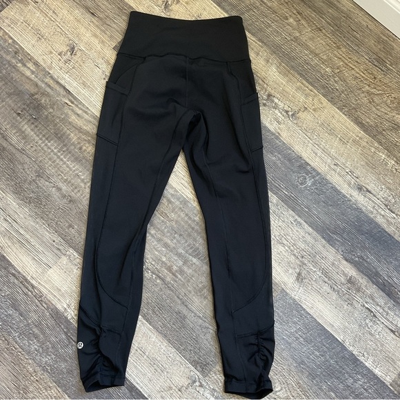 lululemon Seek the Heat Crop black size 4 with side pockets and rushed hem - Picture 5 of 10